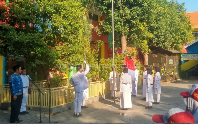 Upacara Bendera: Merayakan Kemerdekaan ke-79 di SMP Negeri 1 Pasuruan