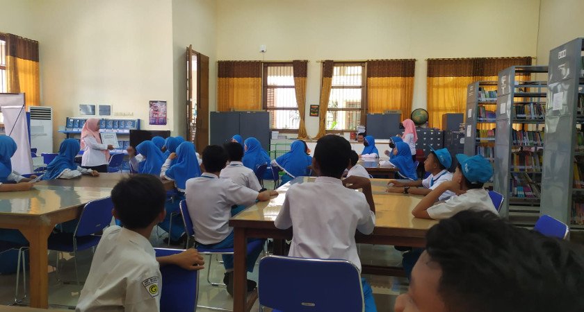 Kunjungan Siswa SMPN 1 Pasuruan ke Perpustakaan Kota Pasuruan, Wujud Semangat Literasi Siswa