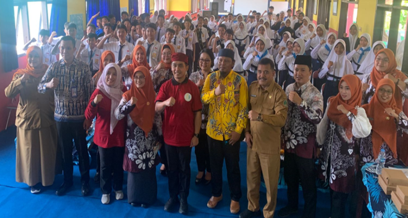 Menjadi Generasi Hebat Tanpa Narkoba: Kunjungan Inspiratif Wali Kota Pasuruan di UPT SMP Negeri 1 Pasuruan