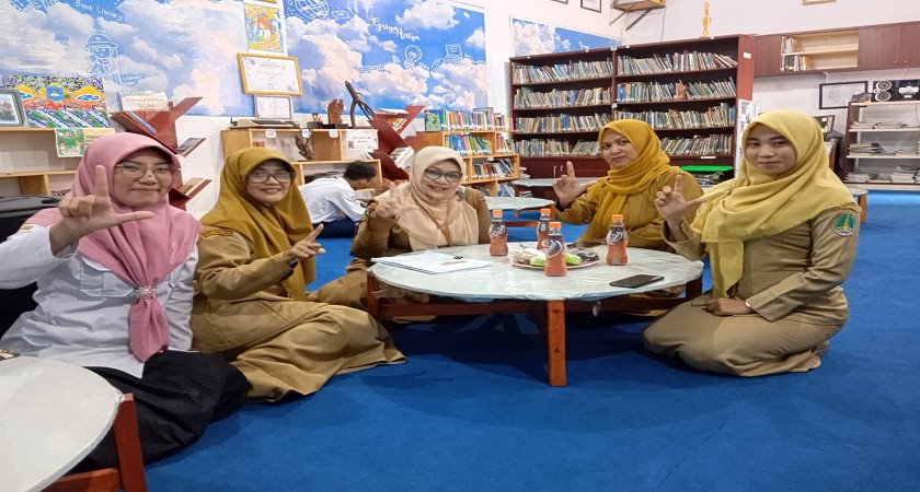 Inovasi pembelajaran tanpa batas : Sinergi Kepala Sekolah SD Al-Anwar Pasuruan dan UPT SMP Negeri 1 Pasuruan. Menginspirasi, berinovasi dan berkarya.