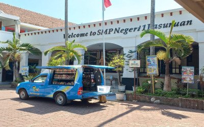 "Perpustakaan Keliling: Menghidupkan Semangat Literasi di UPT SMP Negeri 1 Pasuruan"