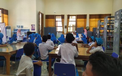 Kunjungan Siswa SMPN 1 Pasuruan ke Perpustakaan Kota Pasuruan, Wujud Semangat Literasi Siswa