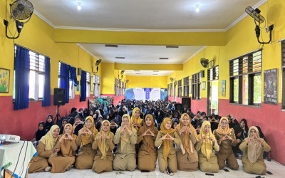 Semangat Hardiknas 2026, UPT SMP Negeri 1 Pasuruan Ikuti Gerakan Serentak Minum Tablet Tambah Darah Se-Jawa Timur